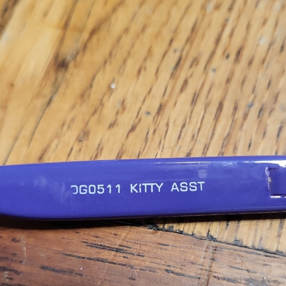 Foster Grant Purple Sunglasses - Picture 3 of 6